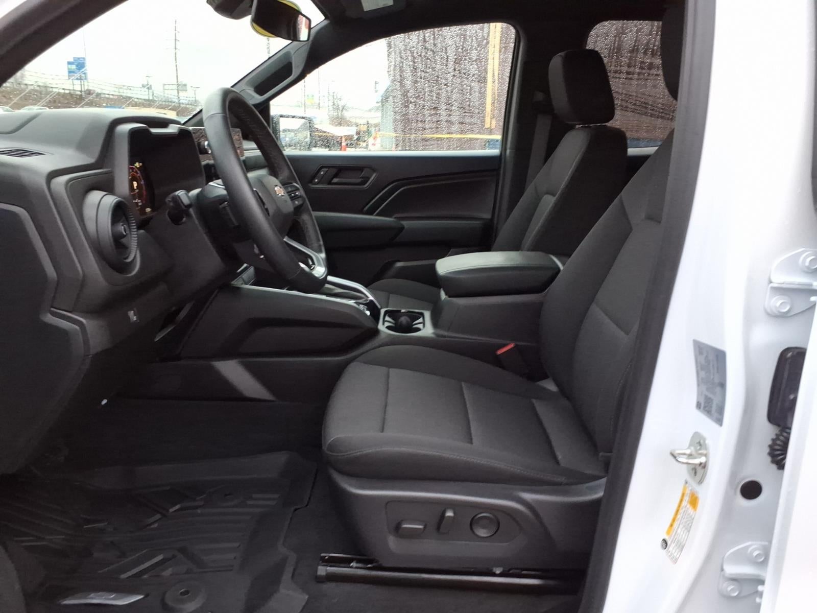 2025 Chevrolet Colorado WT/LT