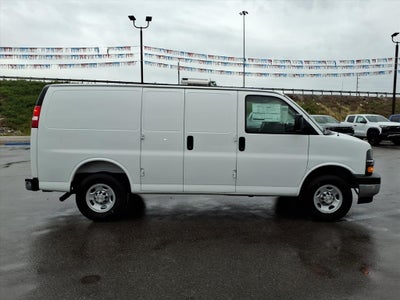 2025 Chevrolet Express Cargo WT