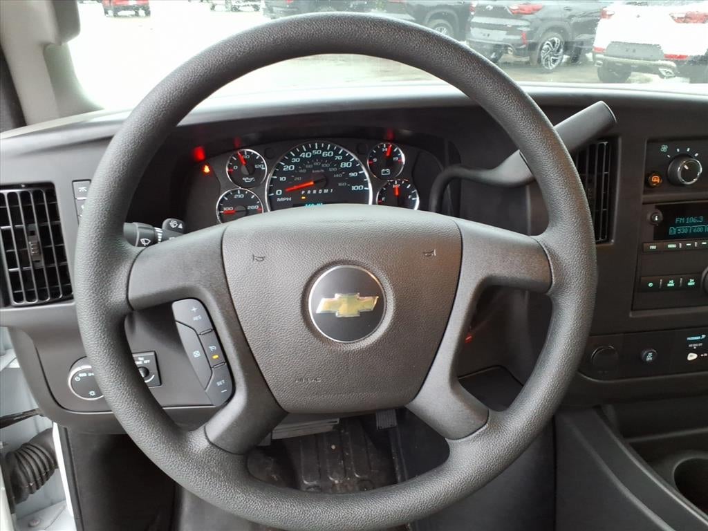 2025 Chevrolet Express Cargo WT