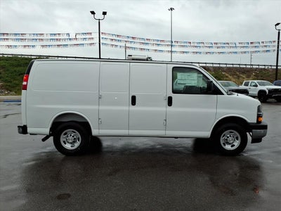 2025 Chevrolet Express Cargo WT