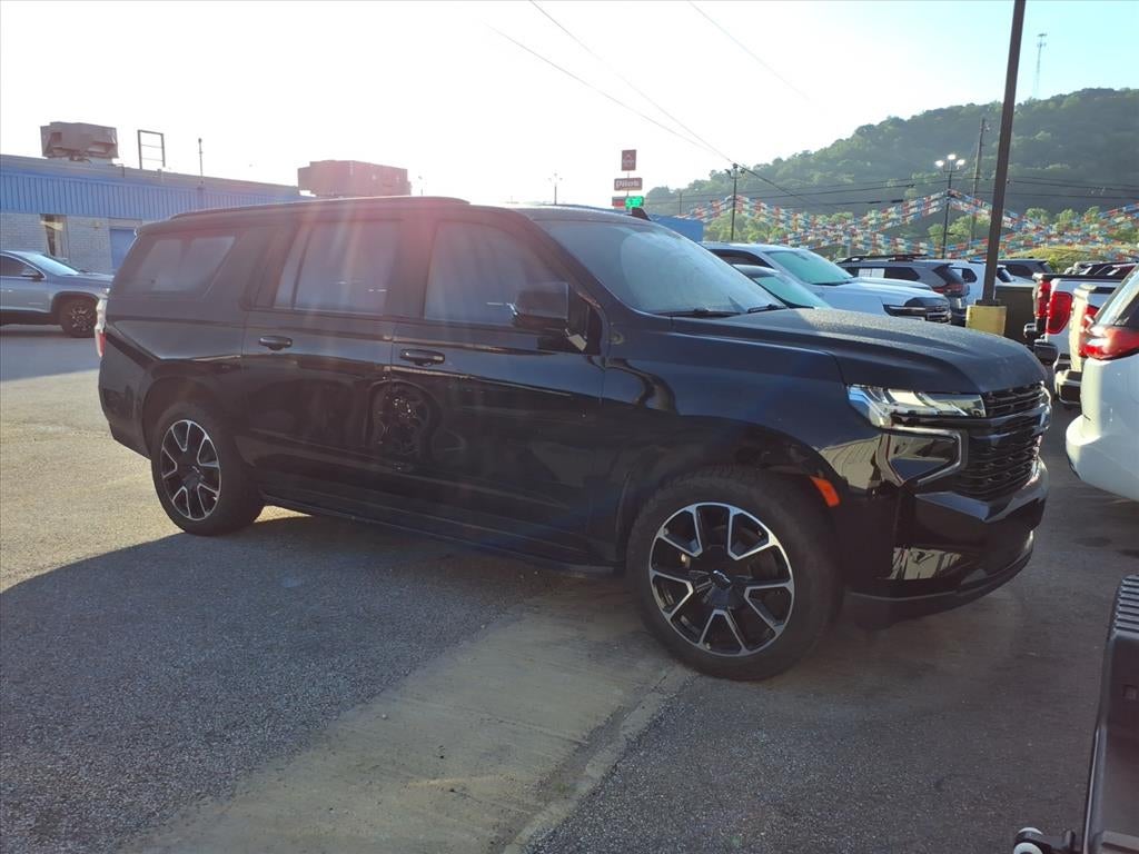 2024 Chevrolet Suburban 4WD 1500 RST's photo
