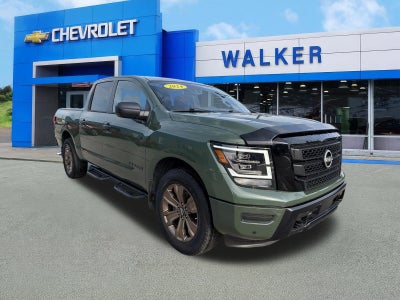 2024 Nissan TITAN Crew Cab SV 4x4