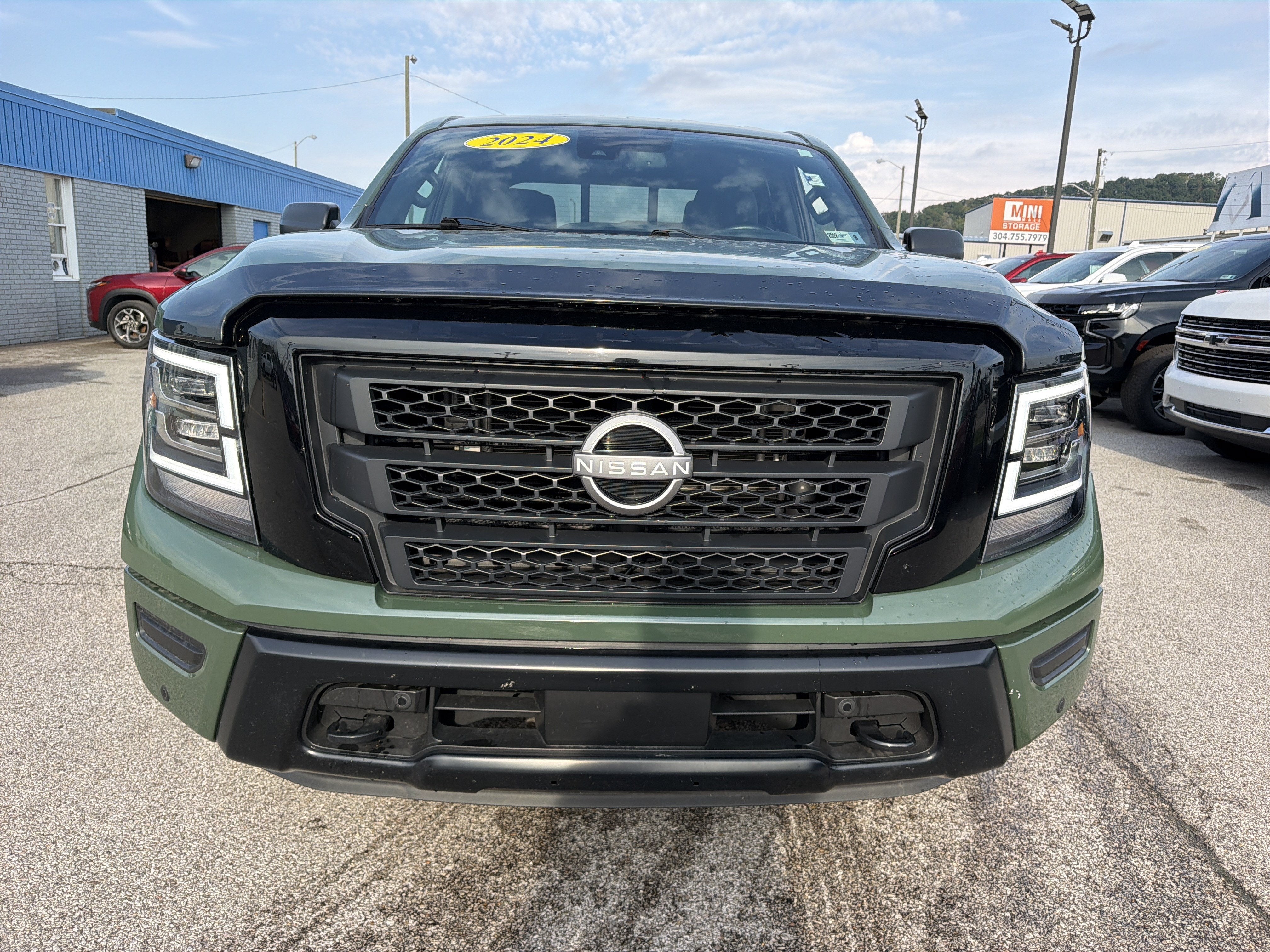 2024 Nissan TITAN Crew Cab SV 4x4
