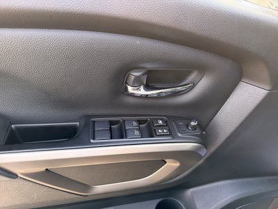 2024 Nissan TITAN Crew Cab SV 4x4