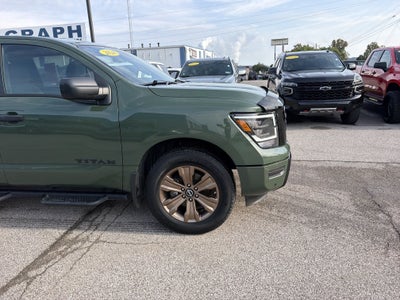 2024 Nissan TITAN Crew Cab SV 4x4