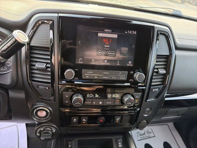 2024 Nissan TITAN Crew Cab SV 4x4