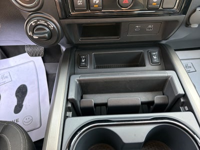 2024 Nissan TITAN Crew Cab SV 4x4
