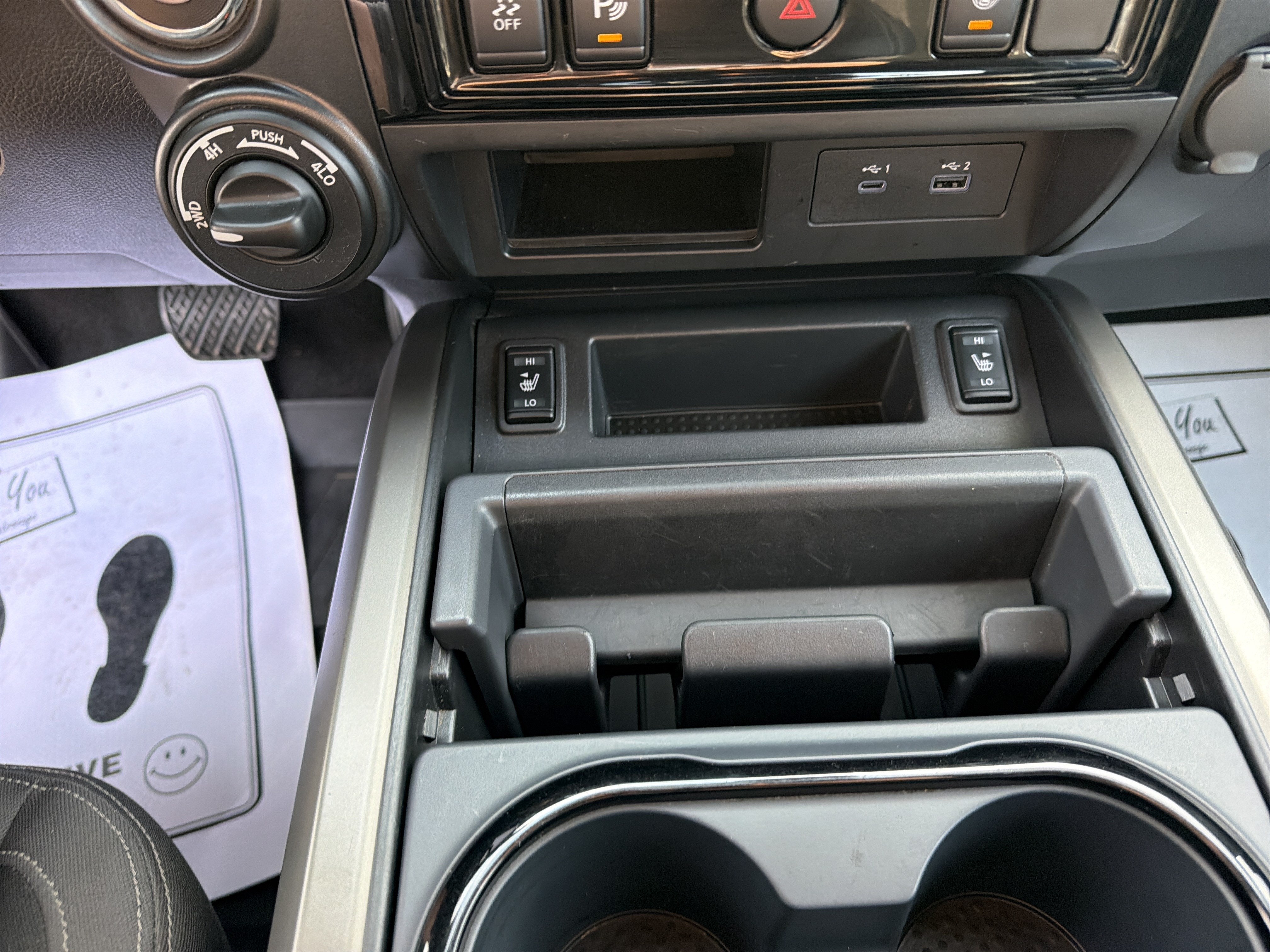 2024 Nissan TITAN Crew Cab SV 4x4