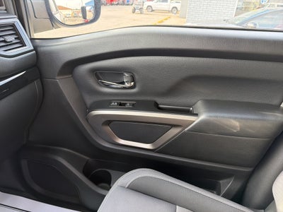 2024 Nissan TITAN Crew Cab SV 4x4