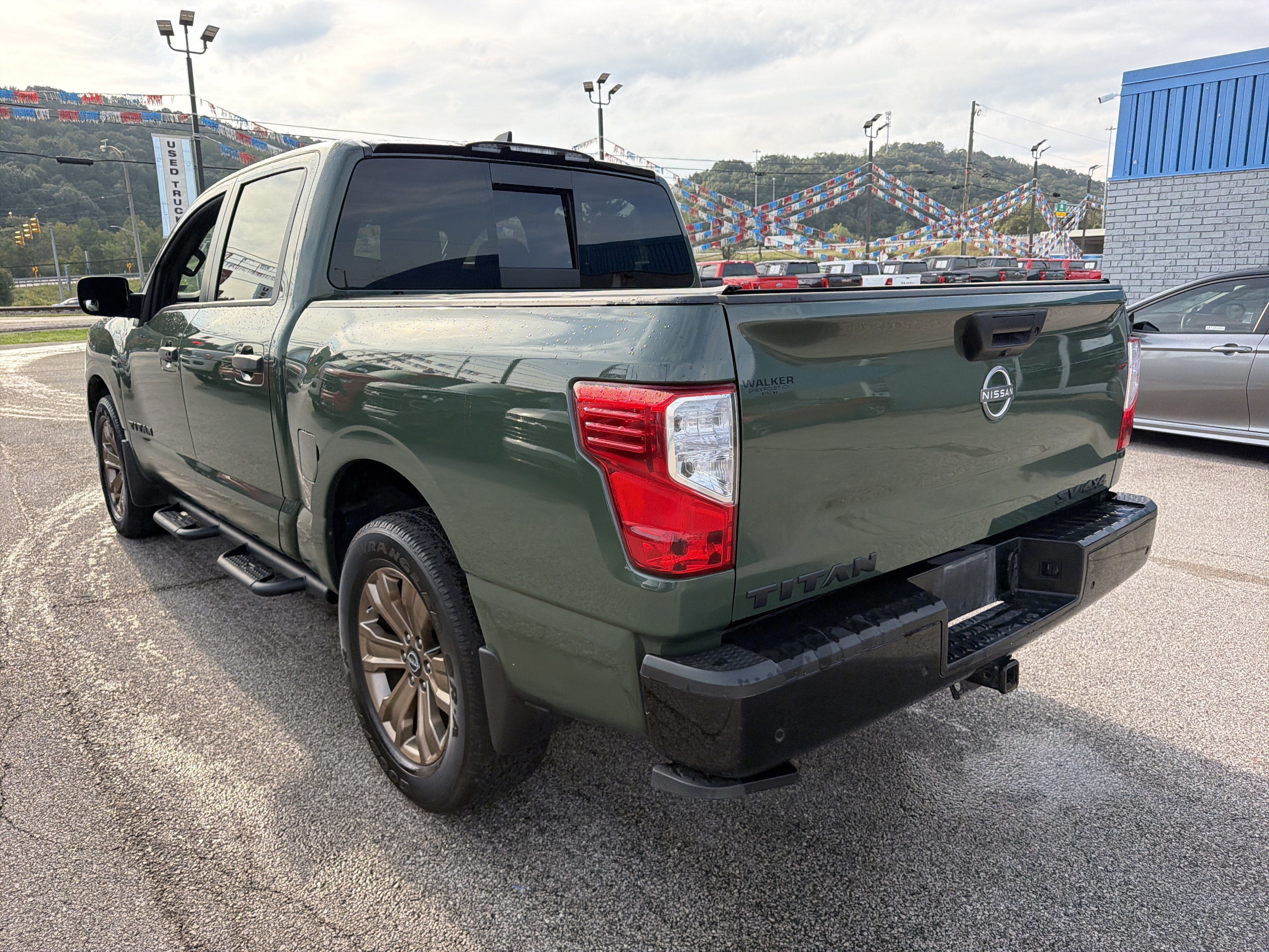 2024 Nissan TITAN Crew Cab SV 4x4