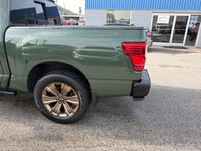 2024 Nissan TITAN Crew Cab SV 4x4