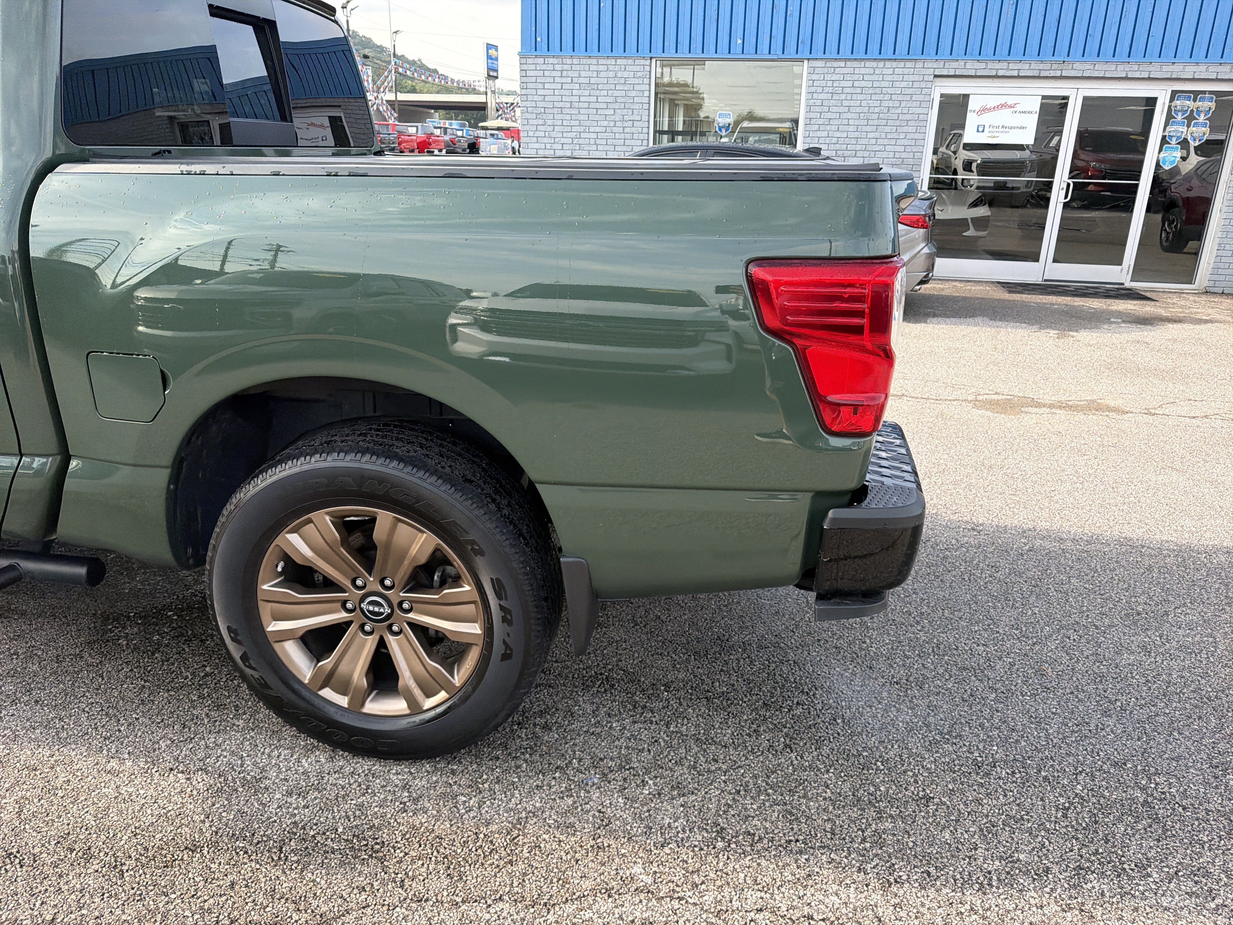 2024 Nissan TITAN Crew Cab SV 4x4