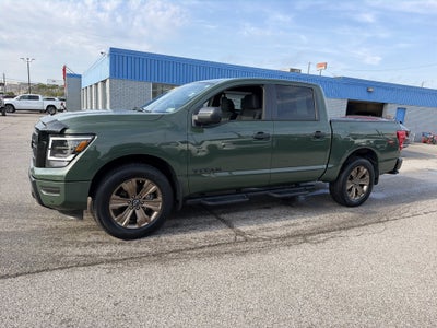 2024 Nissan TITAN Crew Cab SV 4x4