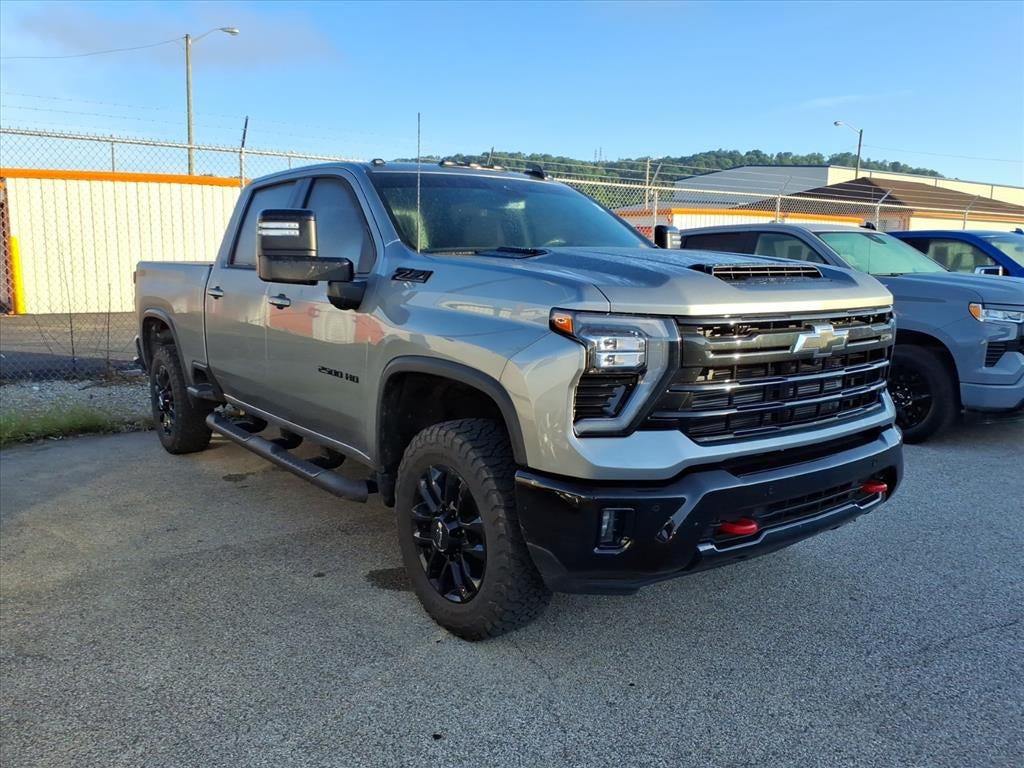 2025 Chevrolet Silverado HD LT 4WD Crew Cab Standard Box's photo