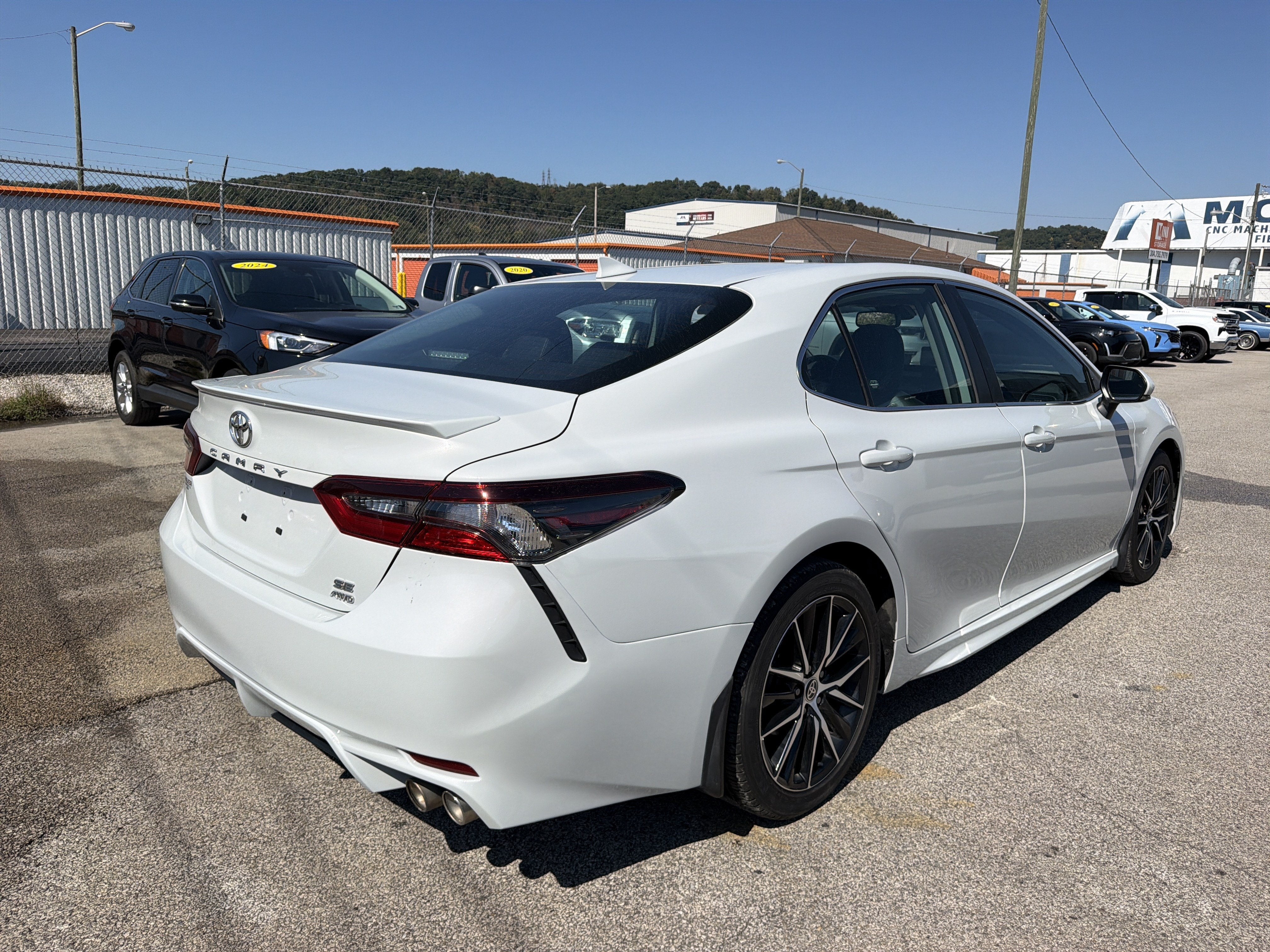2022 Toyota Camry SE AWD