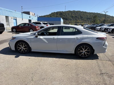 2022 Toyota Camry SE AWD