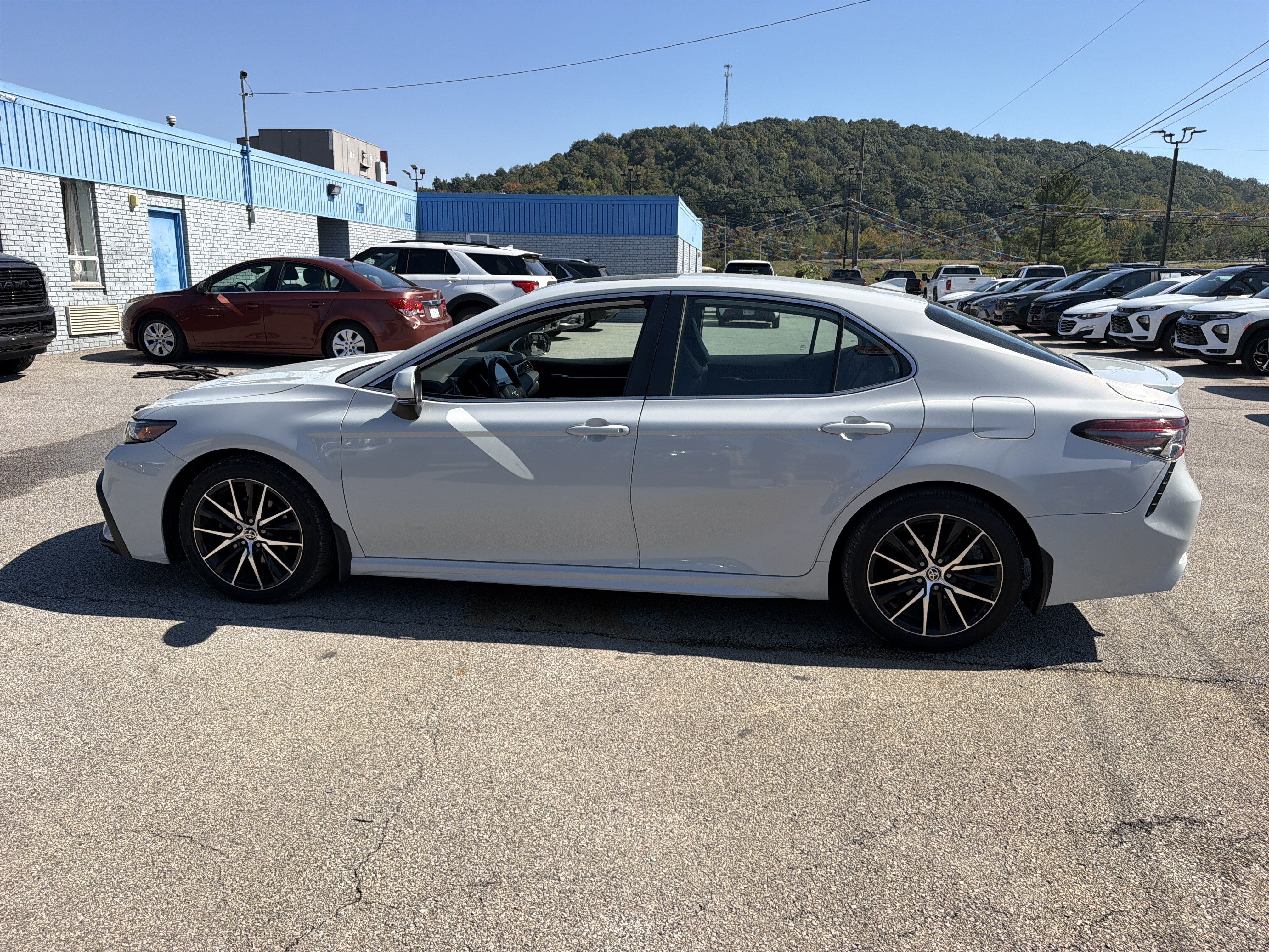 2022 Toyota Camry SE AWD