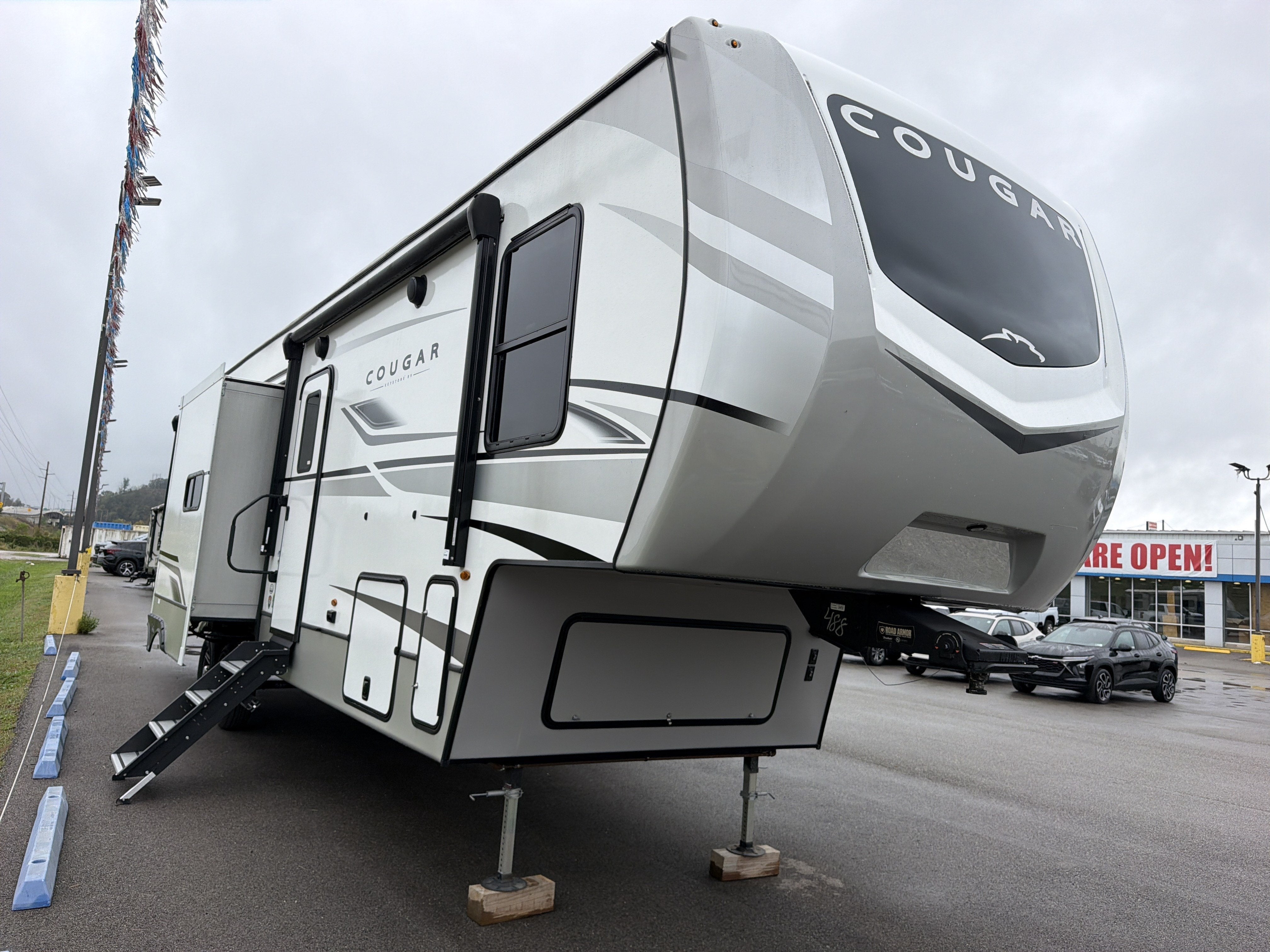 2023 KEYSTONE COUGAR 3911 Base