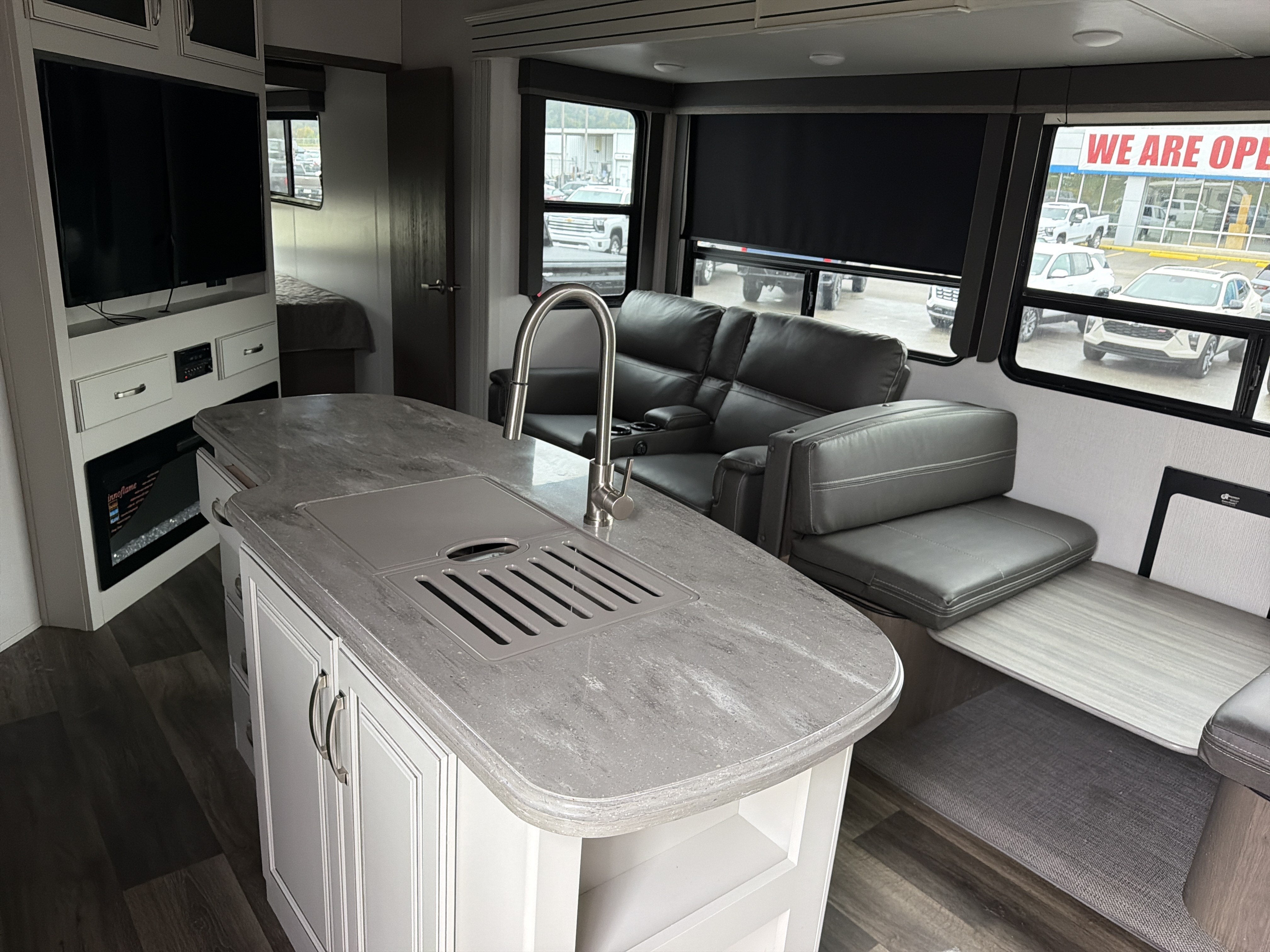 2023 KEYSTONE COUGAR 3911 Base