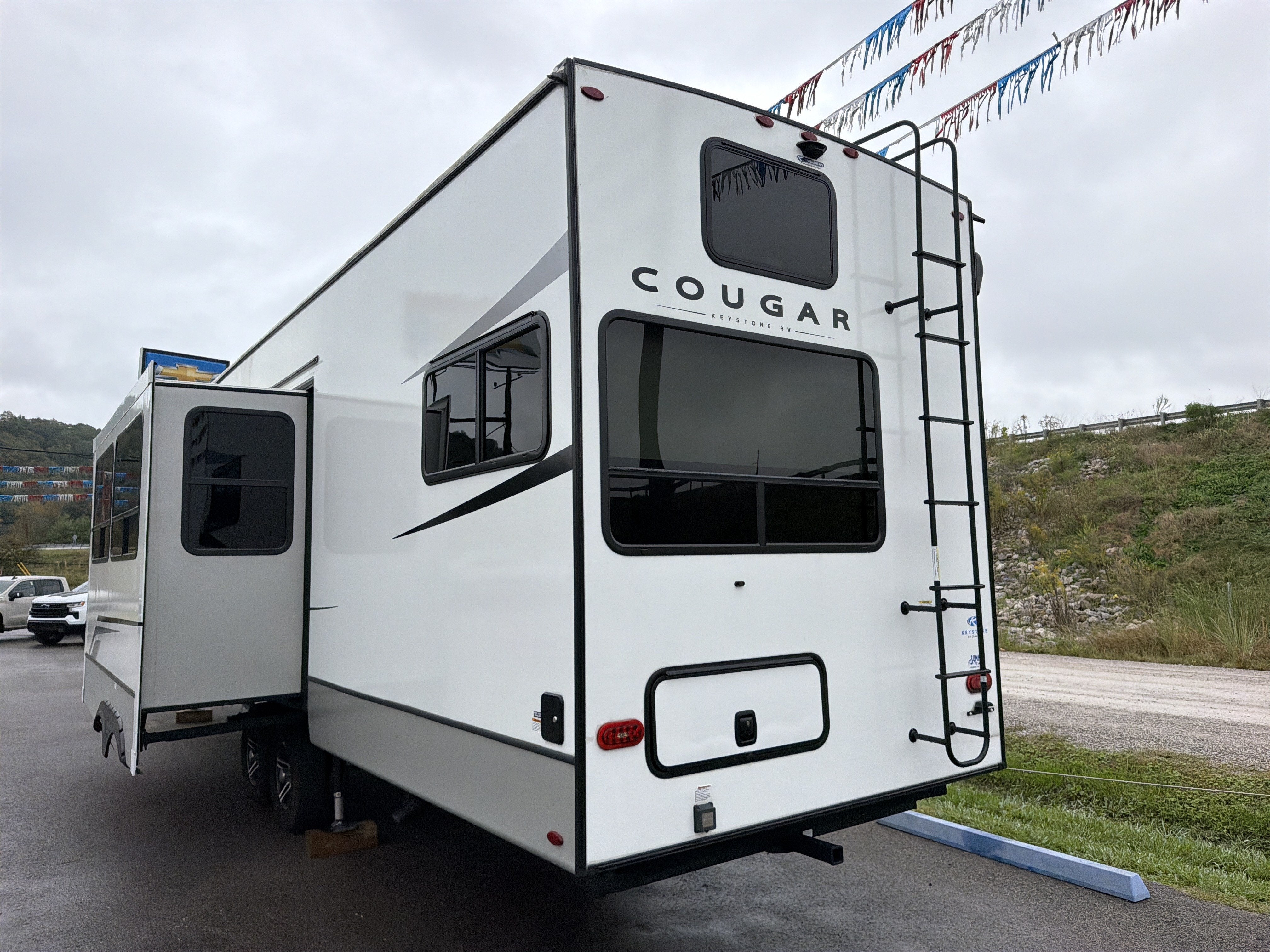 2023 KEYSTONE COUGAR 3911 Base