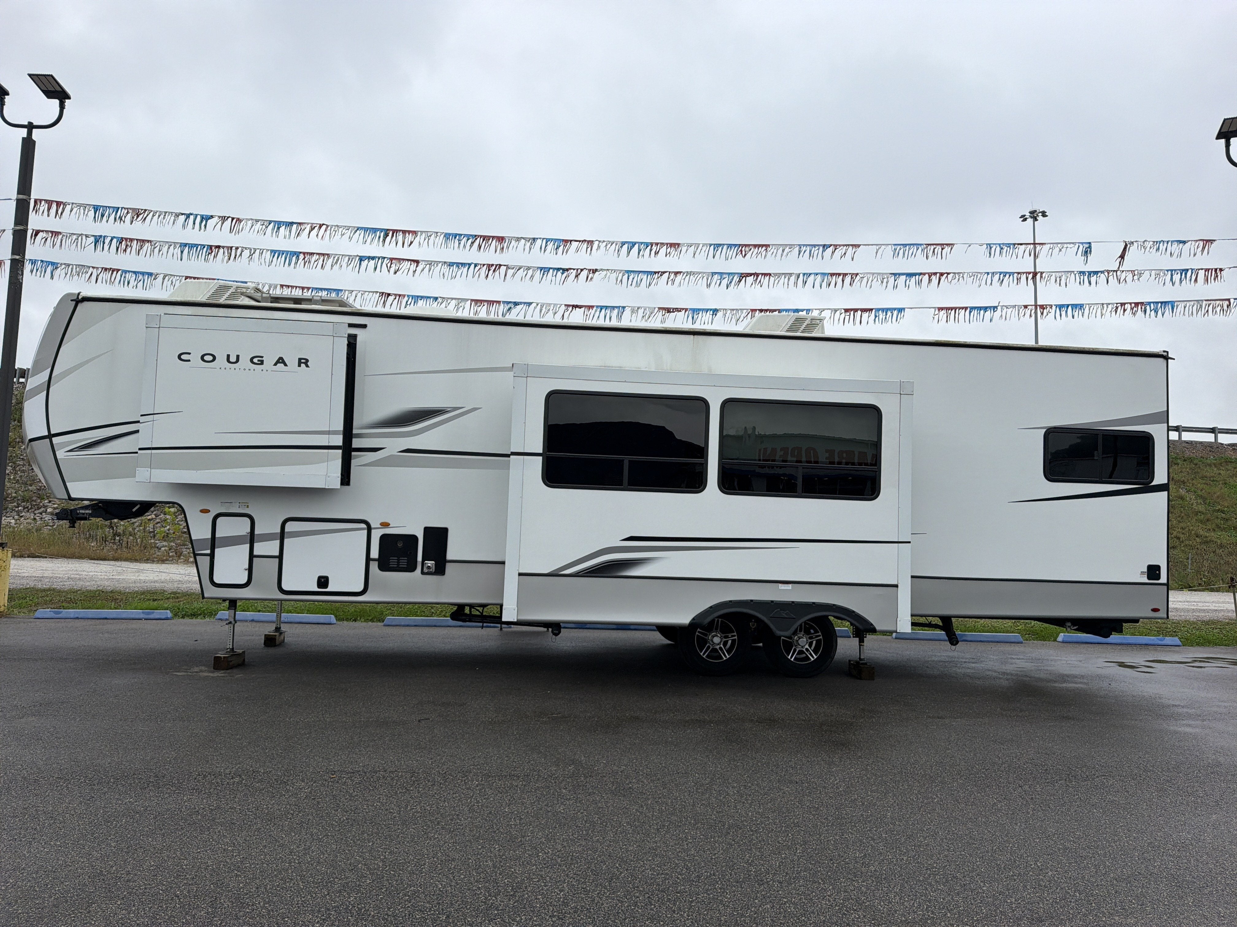 2023 KEYSTONE COUGAR 3911 Base