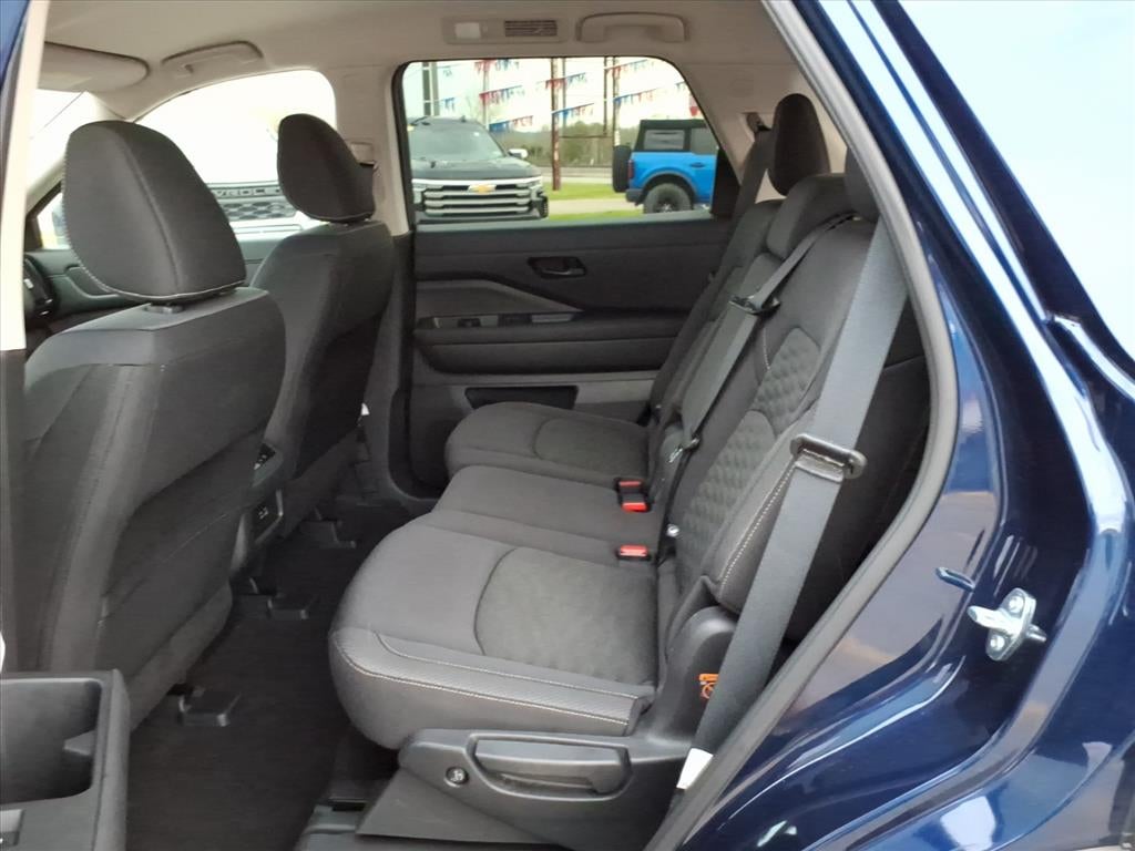 2025 Nissan Pathfinder SV 4WD