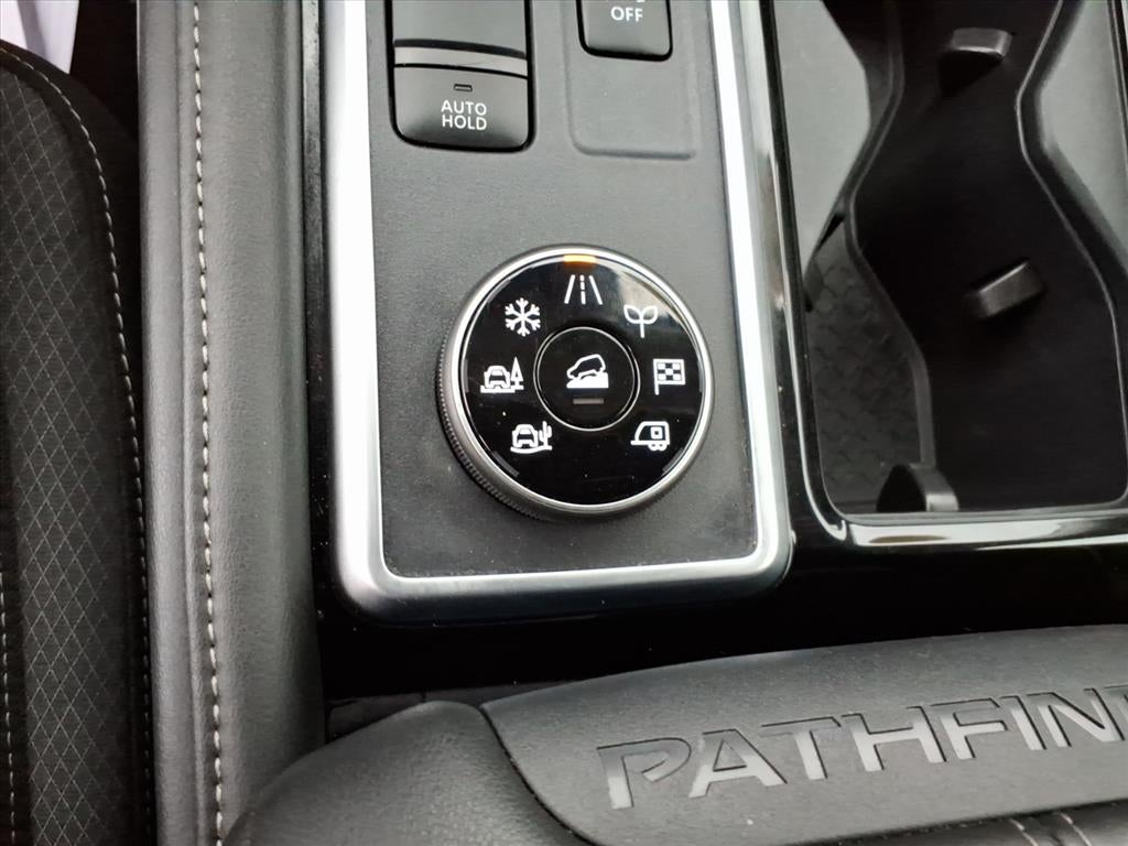 2025 Nissan Pathfinder SV 4WD