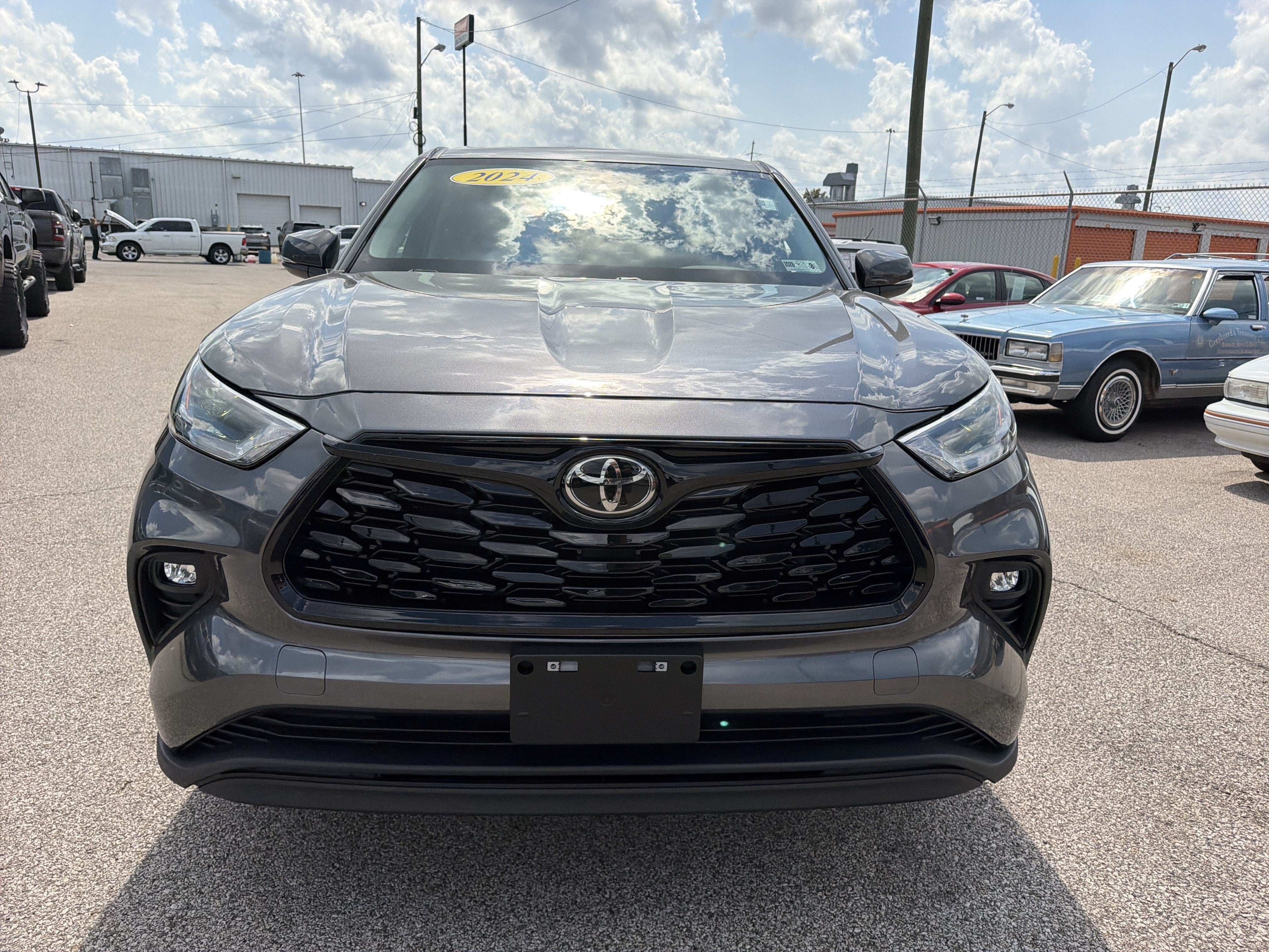 2024 Toyota Highlander LE